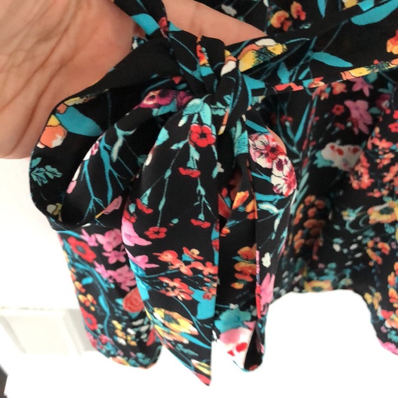 Worn once! - EXPRESS Floral Print Romper - Picture 9 of 11